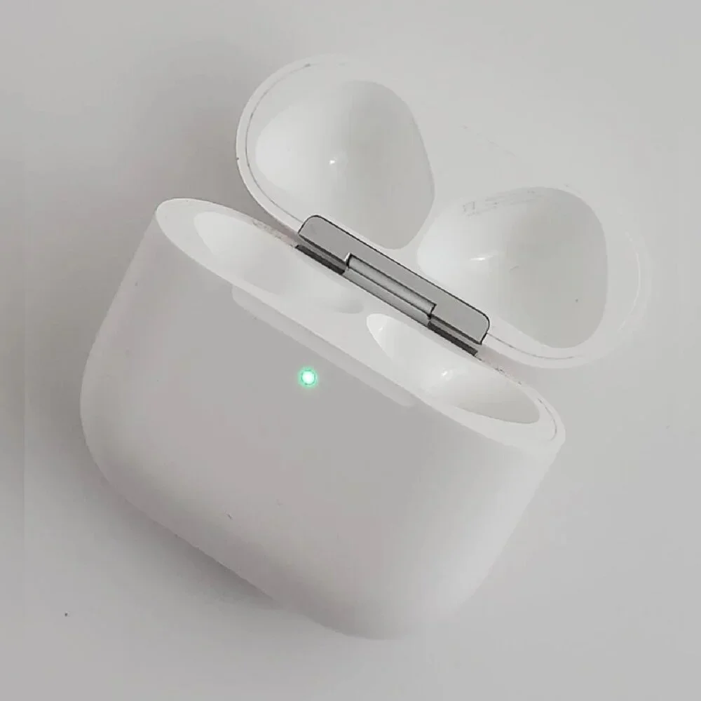 ORIGINAL APPLE AIRPODS PRO 2 GENERATION-ONLY MagSafe CHARGING CASE SERIE A2968